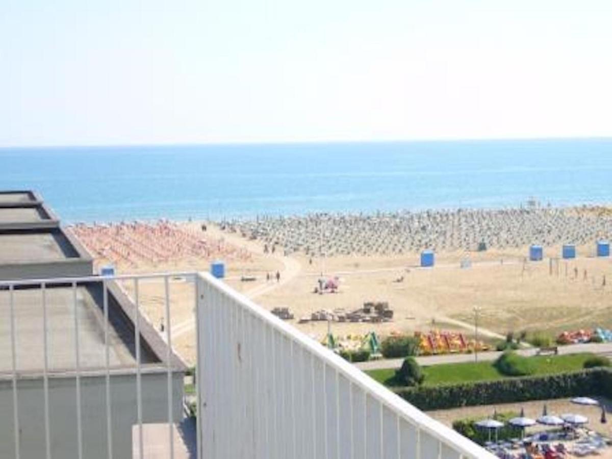 Apartment Sea-front Peaceful With Terrace In